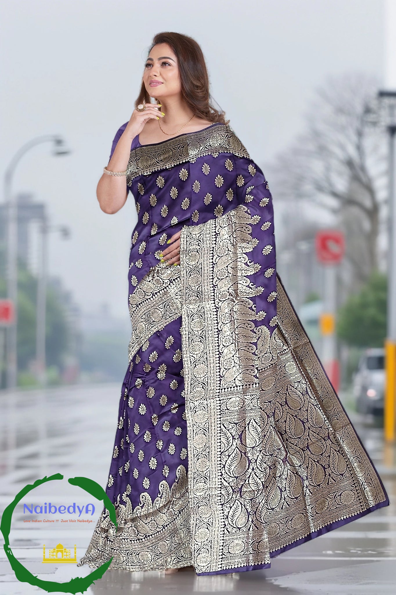 Traditional Muslin Dhakai Jamdani Sari With Silver Zari Work